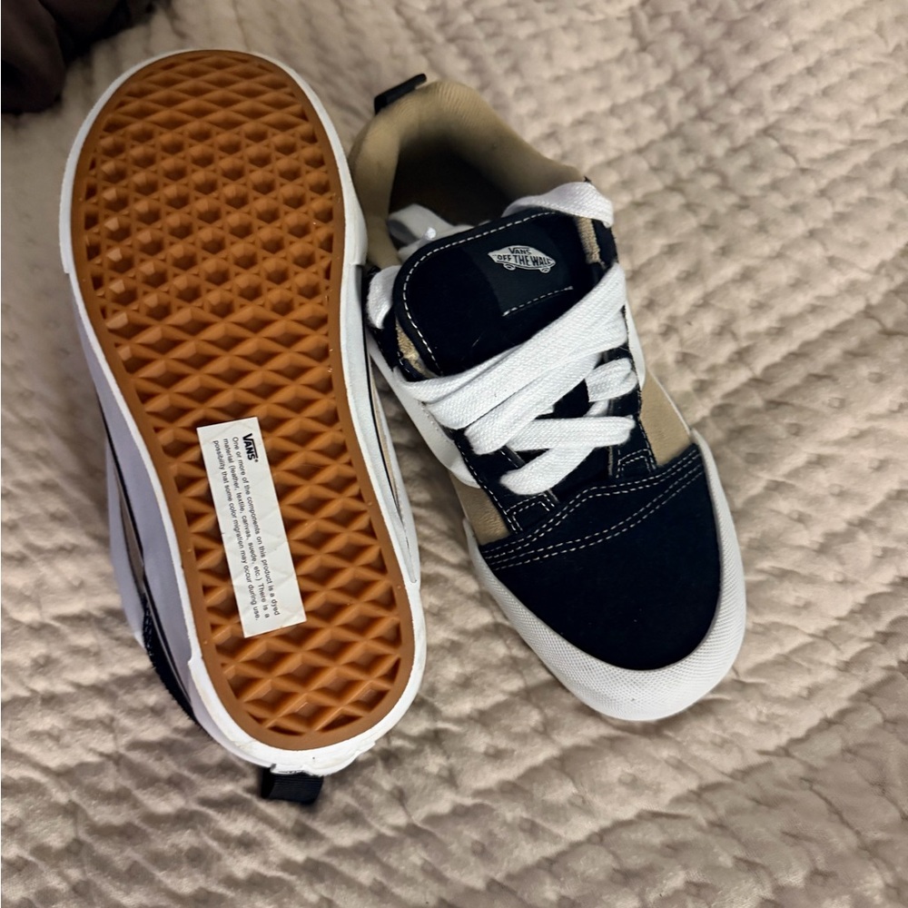 NEW Vans Unisex Knu Skool Sneakers in Black, Tan and White - Picture 2 of 4